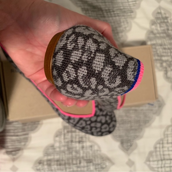 New, gray leopard Rothy round toe flats - Picture 7 of 7